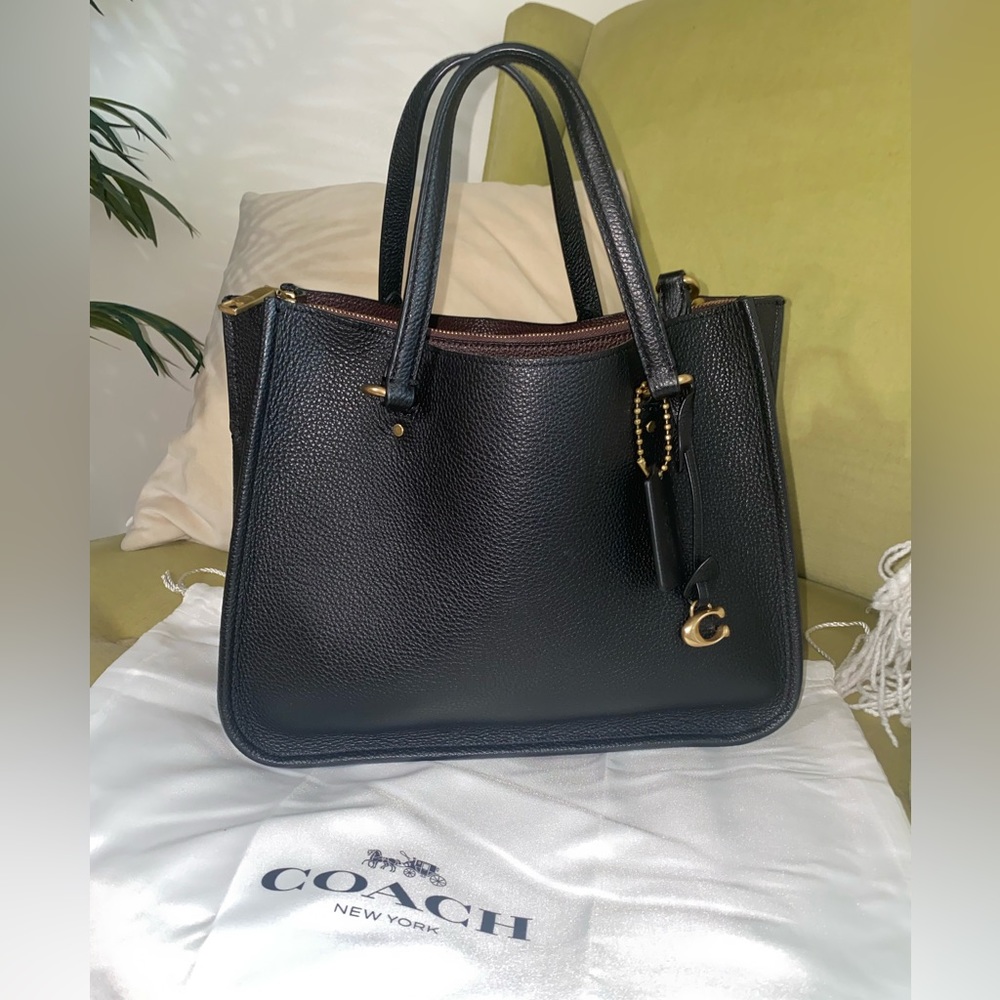 ✨Coach Tyler Carryall 28 ✨